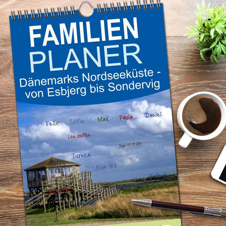 Produktbild: Familienplaner 2026 - D&auml;nemarks Nordseek&uuml;ste - von Esbjerg bis Sondervig mit 5 Spalten (Wandkalender, 21 x 45 cm) CALVENDO
