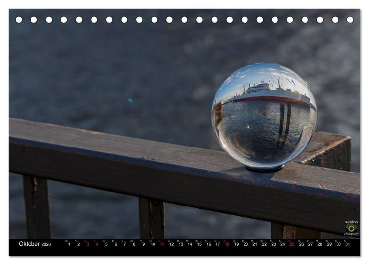 Produktbild: Glaskugel, Die Welt ist eine Kugel (Tischkalender 2026 DIN A5 quer), CALVENDO Monatskalender