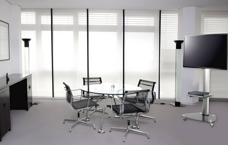 Produktbild: SpeaKa Professional SP-TVRW-01 TV-Rollwagen 81,3 cm (32") - 139,7 cm (55") Neigbar, H&ouml;henverstellbar