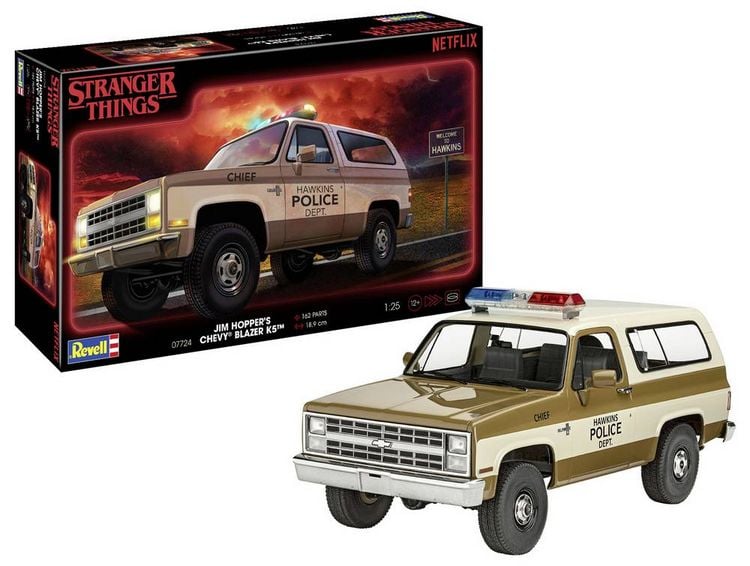 Produktbild: Revell 07724 Stranger Things Jim Hopper&acute;s Chevy&reg; Blazer K5&trade; Automodell Bausatz 1:25