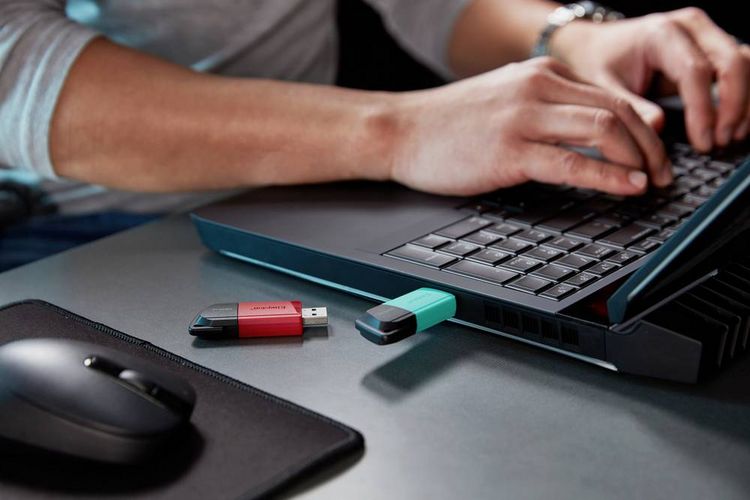 Produktbild: Kingston Kingston DataTraveler Exodia M - USB-Fla USB-Stick Retail 128 GB Schwarz/Blau DTXM/128GB USB-A (USB 3.2 Gen 1)