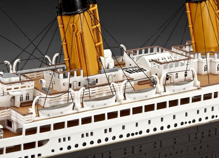 Produktbild: Revell Geschenkset: 100 Jahre Titanic, Ma&szlig;stab 1:400
