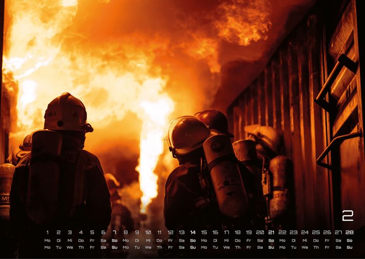 Produktbild: FIREFIGHTER - Retter in der Not - Feuerwehr - 2027 - Kalender DIN A3