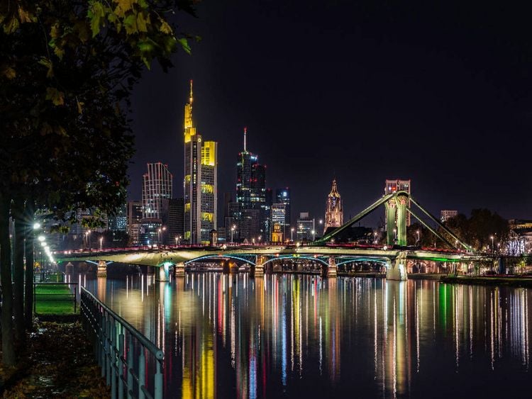 Produktbild: CALVENDO Puzzle Die Frankfurter Skyline bei Nacht | 1000 Teile Lege-Gr&ouml;&szlig;e 64 &times; 48 cm Foto-Puzzle f&uuml;r gl&uuml;ckliche Stunden