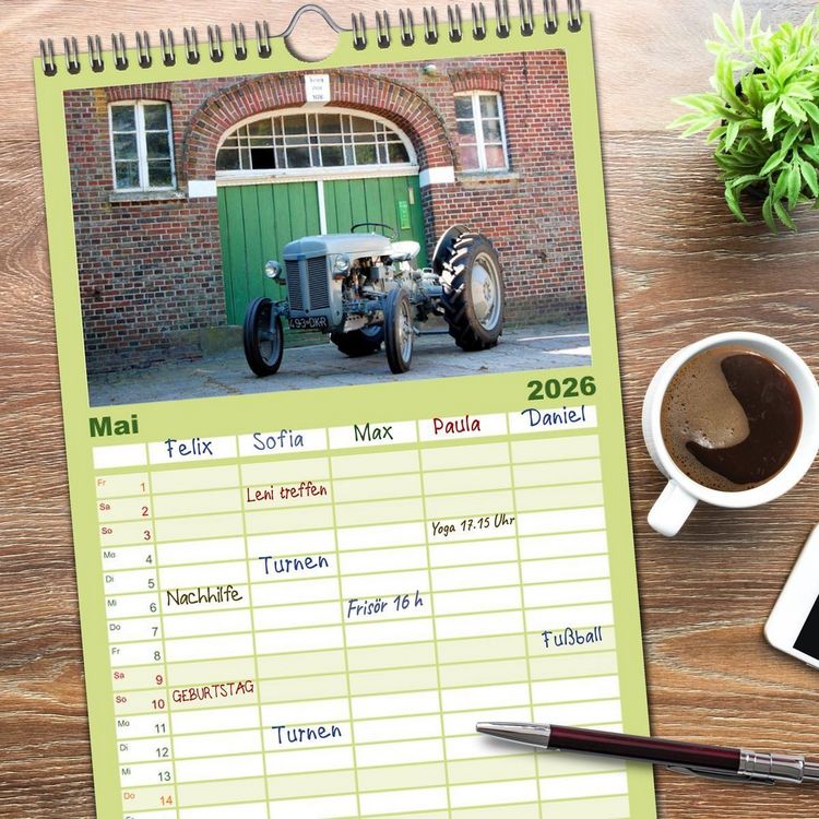 Produktbild: Familienplaner 2026 - Historische Traktoren 2026 mit 5 Spalten (Wandkalender, 21 x 45 cm) CALVENDO