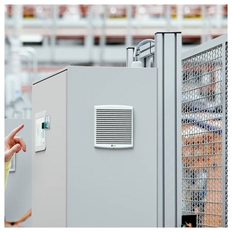 Produktbild: Schneider Electric NSYCVF38M230PF L&uuml;ftermodul 230V (B x H x T) 117 x 137 x 49mm 1St.