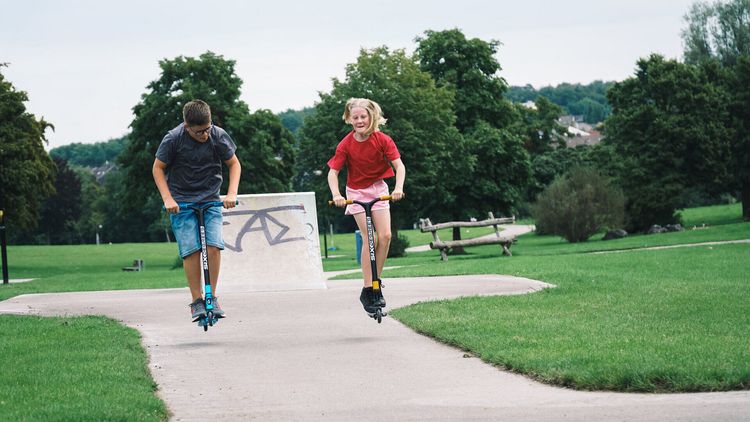 Produktbild: SIX DEGREES Stuntscooter 100 mm blau