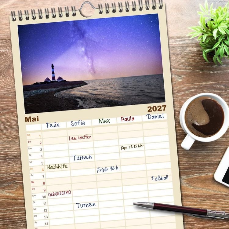 Produktbild: Familienplaner 2027 - Leuchtt&uuml;rme - An den sch&ouml;nsten K&uuml;sten. mit 5 Spalten (Wandkalender, 21 x 45 cm) CALVENDO