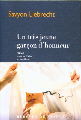 Produktbild: Un tr&egrave;s jeune gar&ccedil;on d'honneur