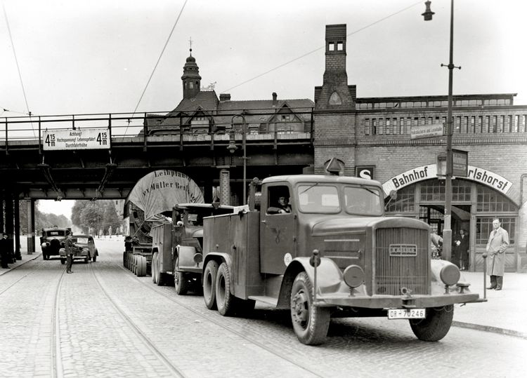 Produktbild: Jahrbuch Lastwagen 2022