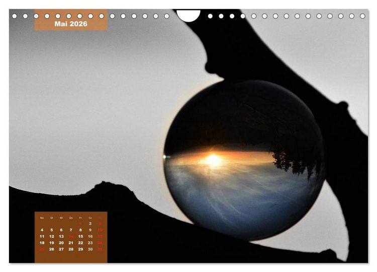 Produktbild: Die bunte Welt in der Kugel - neue Blickwinkel (Wandkalender 2026 DIN A4 quer), CALVENDO Monatskalender