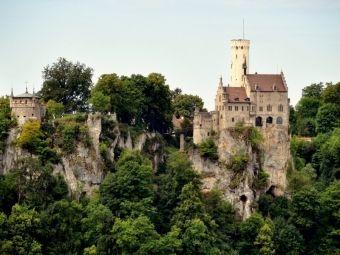 Produktbild: CALVENDO Puzzle Schloss Lichtenstein | 1000 Teile Lege-Gr&ouml;&szlig;e 64 &times; 48 cm Foto-Puzzle f&uuml;r gl&uuml;ckliche Stunden