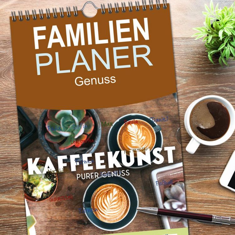 Produktbild: Familienplaner 2026 - Kaffeekunst - Purer Genuss mit 5 Spalten (Wandkalender, 21 x 45 cm) CALVENDO