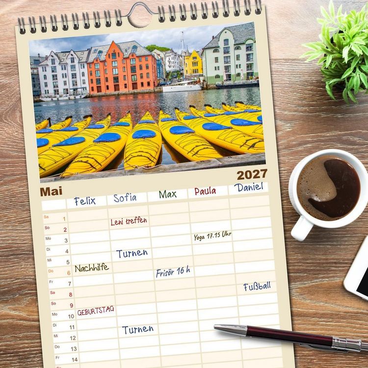 Produktbild: Familienplaner 2027 - Norwegens K&uuml;stenst&auml;dte mit 5 Spalten (Wandkalender, 21 x 45 cm) CALVENDO