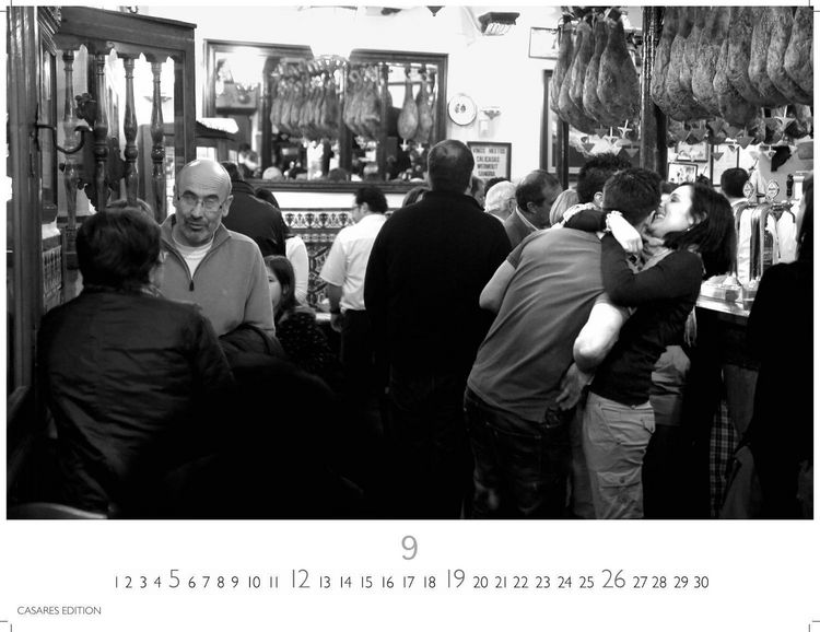 Produktbild: Tapas y Vino Kalender 2027 &ndash; Wandkalender | Fotokalender Spanien 42x55 cm- Fotokunstkalender schwarz-weiss mit Motiven aus Spanischen Bars.