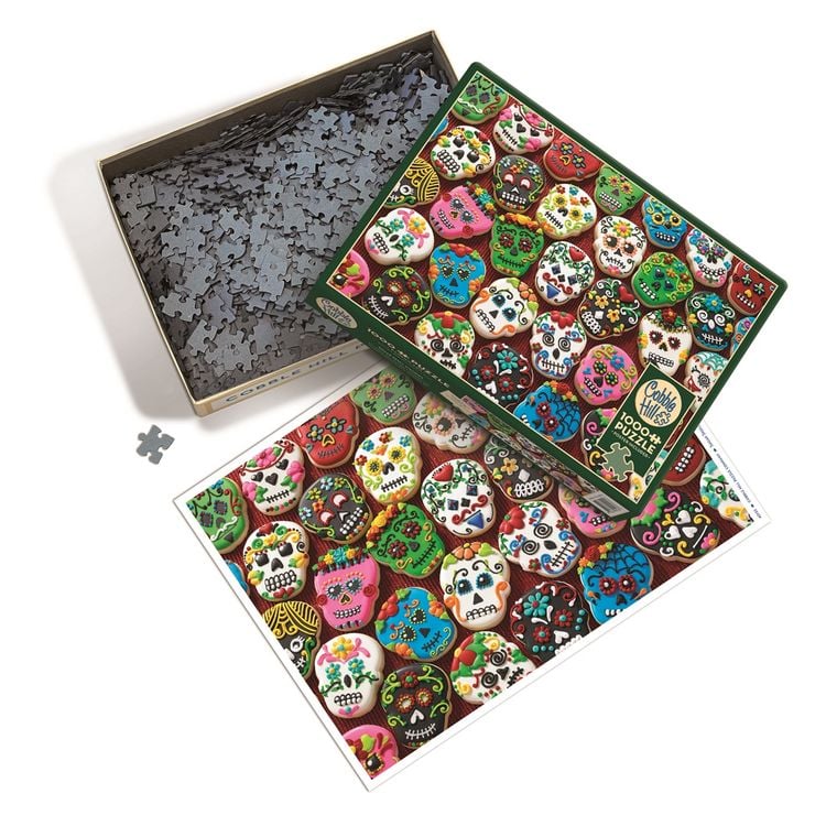 Produktbild: COBBLE HILL PUZZLES - Totenkopf Pl&auml;tzchen 1000 Teile