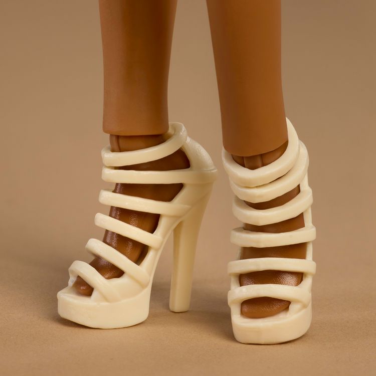 Produktbild: Barbie Signature Barbie Petite Basics 08