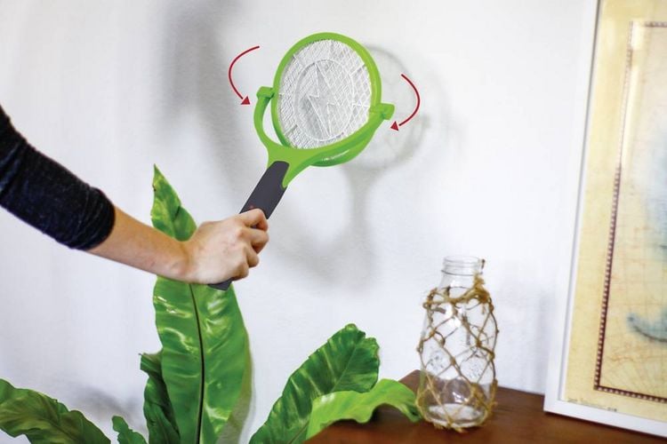 Produktbild: Gardigo Fly Swatter 90&deg; Bzzz 25164 Fliegenklatsche Stromgitter (L x B x H) 445 x 228 x 28 mm Schwarz, Gr&uuml;n 1 St.