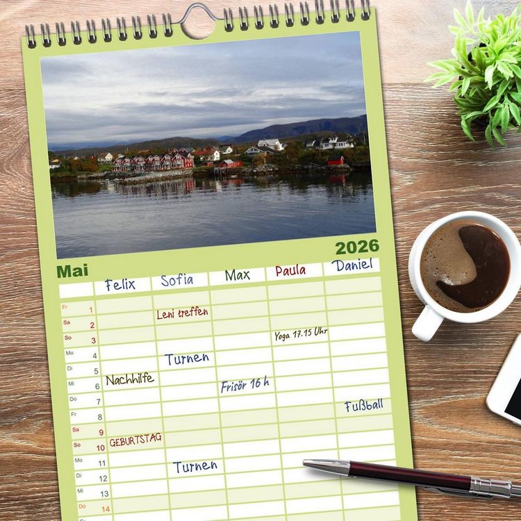 Produktbild: Familienplaner 2026 - Impressionen von Norwegen entlang der Hurtigruten mit 5 Spalten (Wandkalender, 21 x 45 cm) CALVENDO