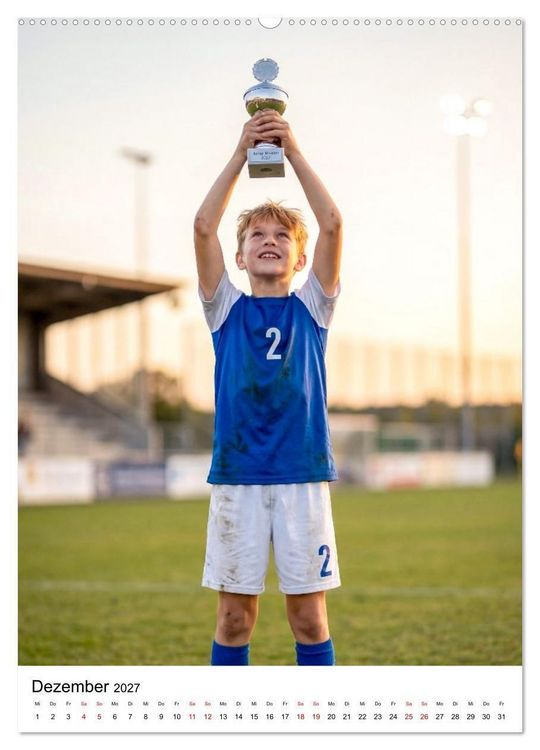 Produktbild: Am Ball Junior - Junge Kicker - Gro&szlig;e Momente (Wandkalender 2027 DIN A2 hoch), CALVENDO Monatskalender