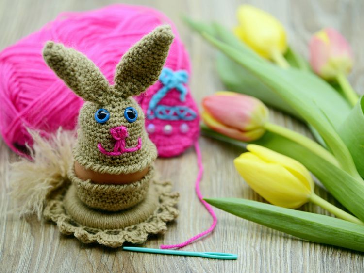 Produktbild: CALVENDO Puzzle Niedlicher Osterhase als Eierbecher mit H&auml;kelgarn und Strau&szlig; Tulpen 1000 Teile Lege-Gr&ouml;&szlig;e 64 x 48 cm Foto-Puzzle Bild von Anja Frost