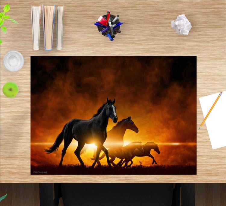 Produktbild: Cover-your-desk Schreibtischunterlage f&uuml;r Kinder und Erwachsene Schwarze Pferde bei Sonnenaufgang, aus hochwertigem Vinyl , 60 x 40 cm