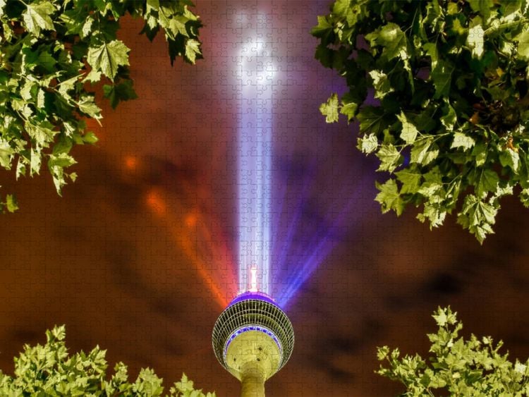 Produktbild: CALVENDO Puzzle Grand D&eacute;part - Der Rheinturm in leuchtenden Nationalfarben von Frankreich | 1000 Teile Lege-Gr&ouml;&szlig;e 64x48cm Foto-Puzzle f&uuml;r gl&uuml;ckliche S