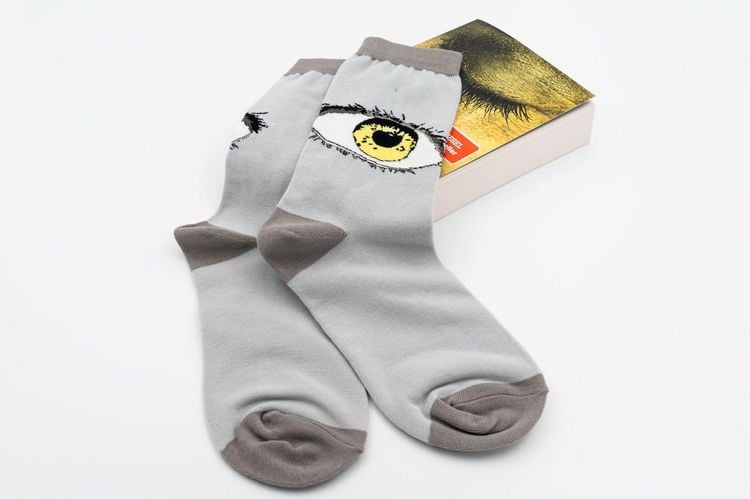 Produktbild: Sebastian Fitzek-Socken "Der Augensammler" Gr&ouml;&szlig;e 36-41