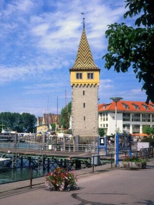 Produktbild: CALVENDO Puzzle Mangturm im Hafen von Lindau | 1000 Teile Lege-Gr&ouml;&szlig;e 64x48cm Foto-Puzzle f&uuml;r gl&uuml;ckliche Stunden