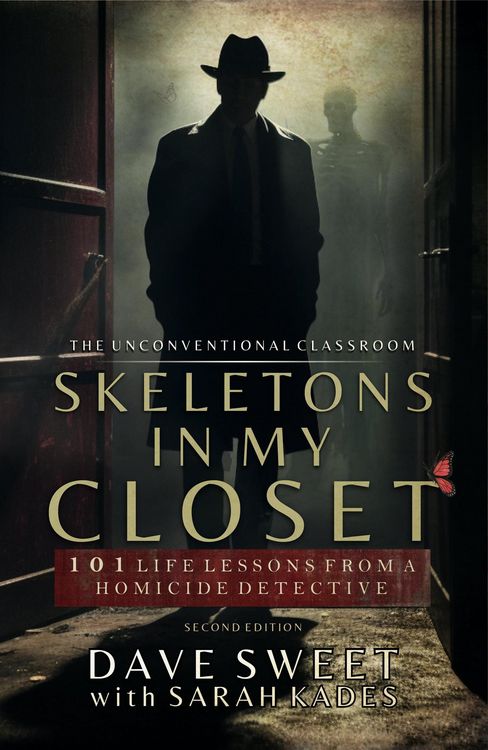 Produktbild: Skeletons in My Closet: 101 Life Lessons From a Homicide Detective (The Unconventional Classroom, #1)