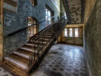 Produktbild: CALVENDO Puzzle Lost Place - Treppe | 1000 Teile Lege-Gr&ouml;&szlig;e 64x48cm Foto-Puzzle f&uuml;r gl&uuml;ckliche Stunden