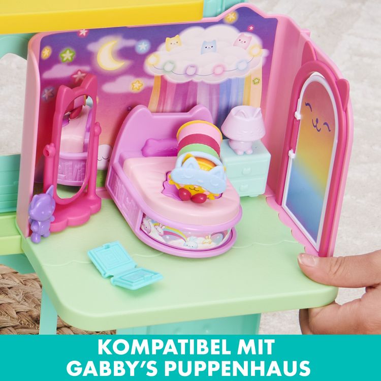 Produktbild: Gabby&lsquo;s Dollhouse Deluxe Raum, Sweet Dreams, Schlafzimmer mit Kuschelkatze (engl. Pillow Cat), M&ouml;belst&uuml;cken und thematischem Zubeh&ouml;r