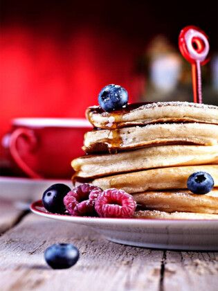Produktbild: CALVENDO Puzzle Stillleben mit Pfannkuchen und Beeren | 1000 Teile Lege-Gr&ouml;&szlig;e 64x48cm Foto-Puzzle f&uuml;r gl&uuml;ckliche Stunden