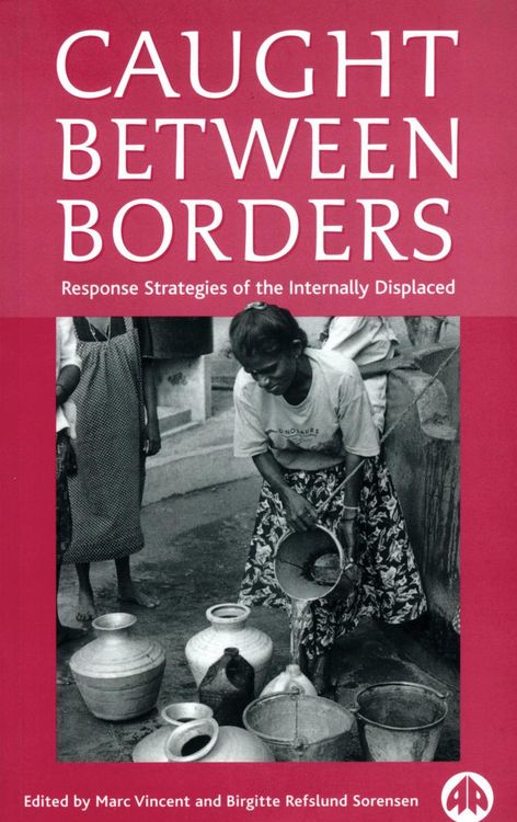 Produktbild: Caught Between Borders
