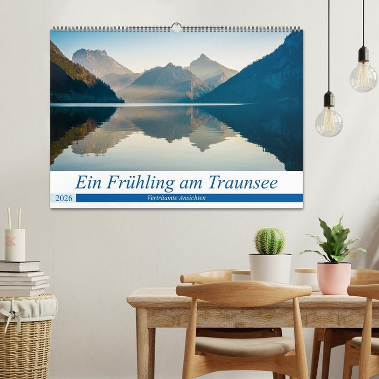 Produktbild: Ein Fr&uuml;hling am Traunsee - Vertr&auml;umte Ansichten (Wandkalender 2026 DIN A2 quer), CALVENDO Monatskalender