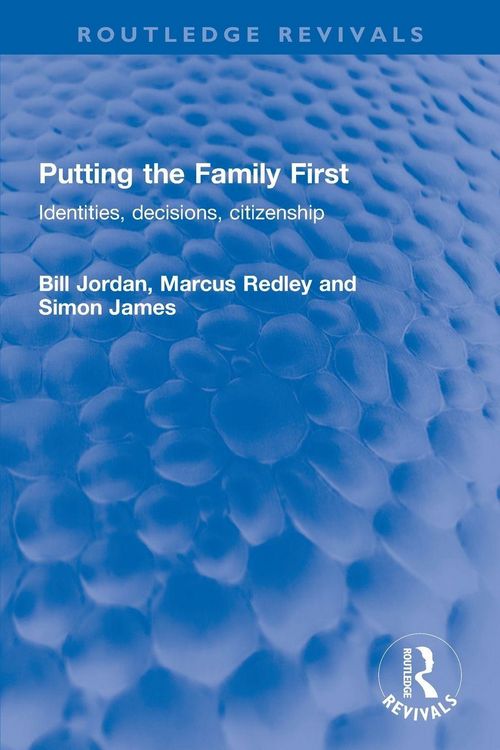 Produktbild: Putting the Family First