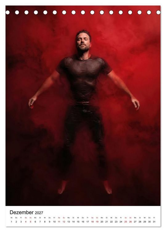 Produktbild: Floating Men - maskuliner K&ouml;rperbau in vollkommener Entspannung (Tischkalender 2027 DIN A5 hoch), CALVENDO Monatskalender