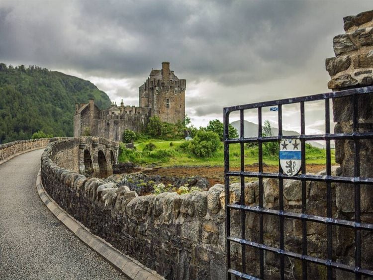 Produktbild: CALVENDO Puzzle Eilean Donan Castle | 1000 Teile Lege-Gr&ouml;&szlig;e 64x48cm Foto-Puzzle f&uuml;r gl&uuml;ckliche Stunden