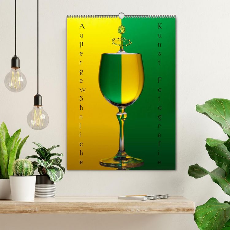 Produktbild: Au&szlig;ergew&ouml;hnliche Kunst - Wasser Tropfenfotografie (Wandkalender 2026 DIN A2 hoch), CALVENDO Monatskalender