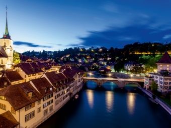 Produktbild: CALVENDO Puzzle Historischer Stadtkern mit der Nydeggkirche in Bern | 1000 Teile Lege-Gr&ouml;&szlig;e 64x48cm Foto-Puzzle f&uuml;r gl&uuml;ckliche Stunden