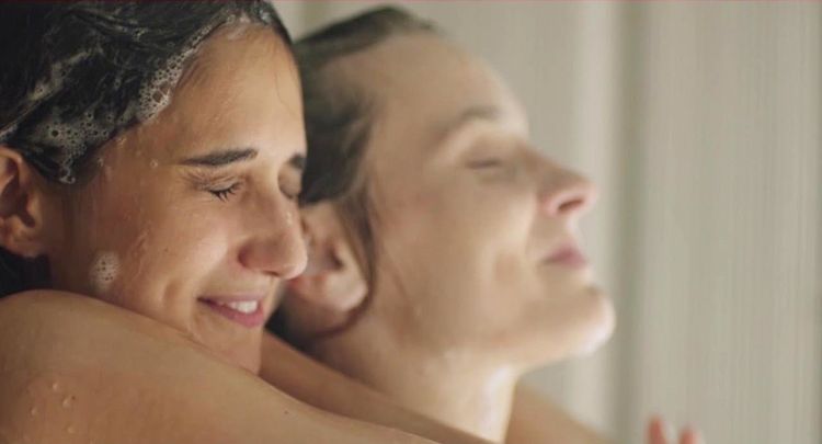Produktbild: MOM + MOM (OmU)