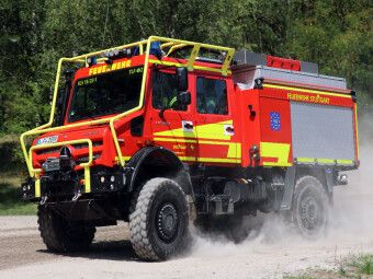 Produktbild: CALVENDO Puzzle Waldbrand Tankl&ouml;schfahrzeug U 5023, Baujahr 2023 | 1000 Teile Lege-Gr&ouml;&szlig;e 64x48cm Foto-Puzzle f&uuml;r gl&uuml;ckliche Stunden