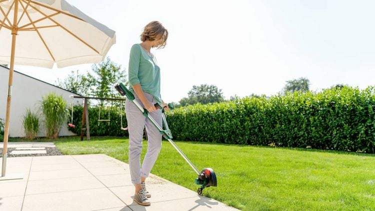 Produktbild: Bosch Home and Garden UniversalGrassCut 18V-260 Akku Rasentrimmer inkl. Akku, inkl. Ladeger&auml;t 18 V 2 Ah Schnittbreite (max.): 26 cm