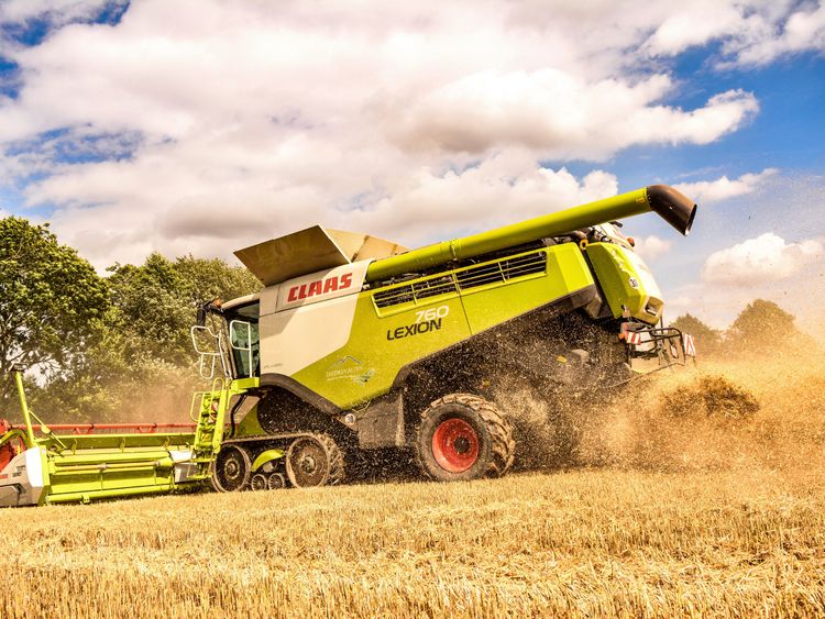 Produktbild: CALVENDO Puzzle Landwirtschaft - Giganten im Kornfeld 1000 Teile Lege-Gr&ouml;&szlig;e 64 x 48 cm Foto-Puzzle Bild von N N