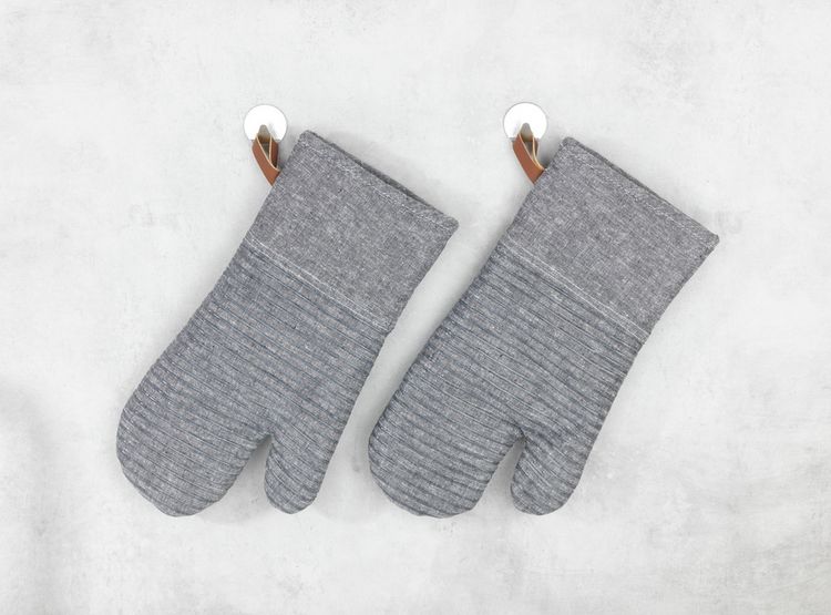 Produktbild: Topfhandschuhe Mod. Ada Stripes Grau, Silikonstreifen f&uuml;r sicheren Griff