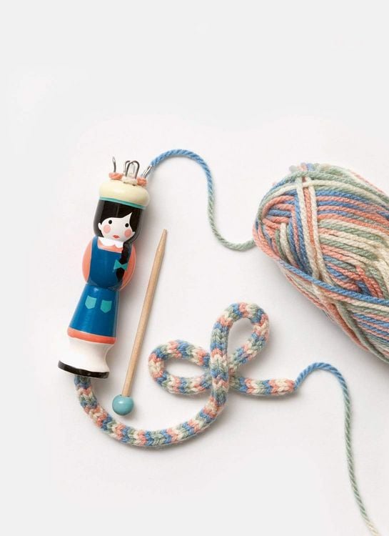 Produktbild: FOLIA Strickliesel inklusive Wolle, Holzstricknadel und Sticknadel