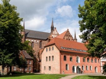 Produktbild: CALVENDO Puzzle Amtsgericht im F&uuml;rstenhof | 1000 Teile Lege-Gr&ouml;&szlig;e 64 &times; 48 cm Foto-Puzzle f&uuml;r gl&uuml;ckliche Stunden