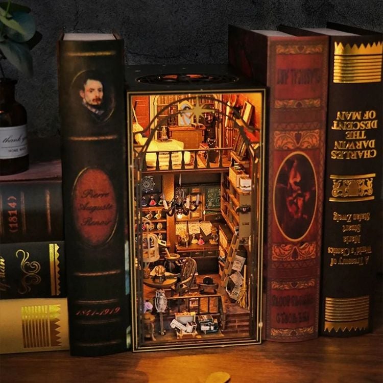Produktbild: FiguredArt M2311 - DIY Book Nook, Miras Magisches Haus, Puzzle, 61 Teile, Miniatur-Diorama