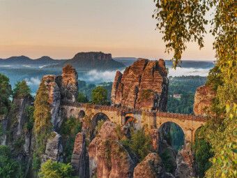 Produktbild: CALVENDO Puzzle Basteibr&uuml;cke in der S&auml;chsischen Schweiz | 1000 Teile Lege-Gr&ouml;&szlig;e 64x48cm Foto-Puzzle f&uuml;r gl&uuml;ckliche Stunden