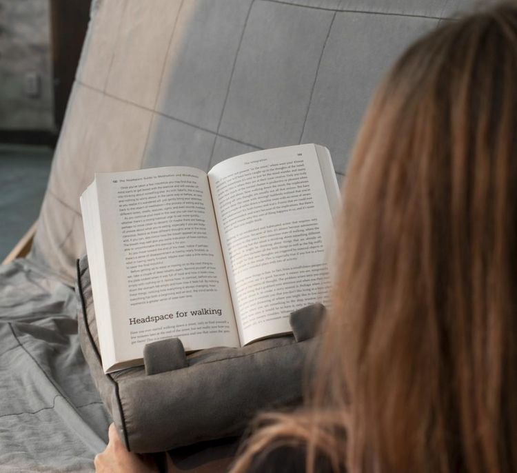 Produktbild: Buchst&auml;nder "Lesekissen"